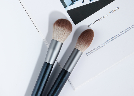 Fonctionnent naturellement la brosse de poudre de maquillage de fibre de maïs avec la poignée en bois de bouleau de scintillement