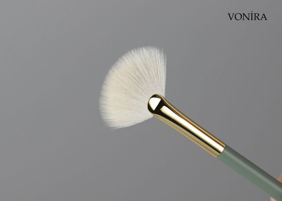 Vonira personnalisé en gros de poils de chèvre blancs naturels Ventilateur Highlighter Brush avec service de marque privée