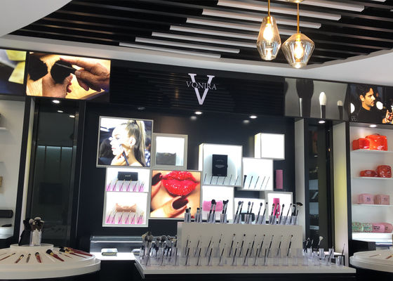Maquillage fini professionnel de Vonira le double rougissent découpe balayent la double barre de mise en valeur dégrossie Bronzer balayent avec les poignées noires