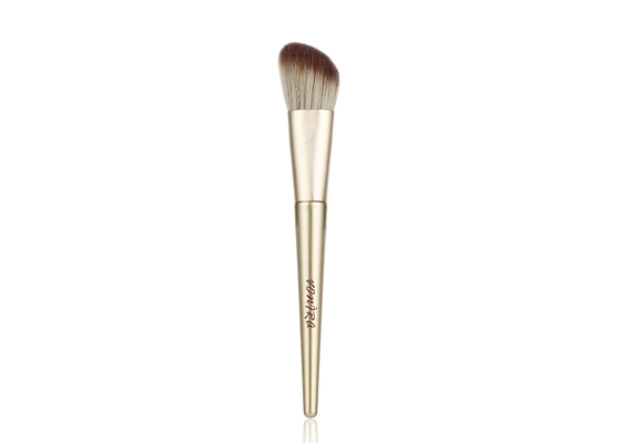 Le maquillage de l'atelier de beauté Vonira est une brosse à cheveux en forme d'angle, avec une poignée en bois de bouleau et une brosse à joues en aluminium.